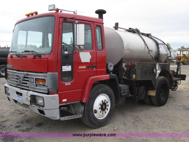 image for item D7381 1988 Volvo FE615 distributor truck