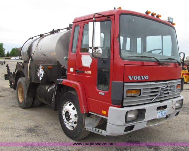 image for item D7381 1988 Volvo FE615 distributor truck