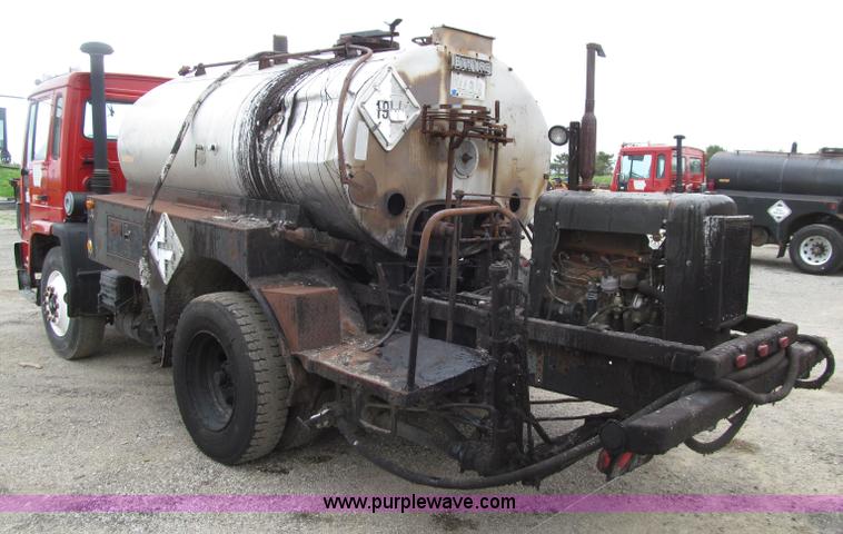 image for item D7381 1988 Volvo FE615 distributor truck