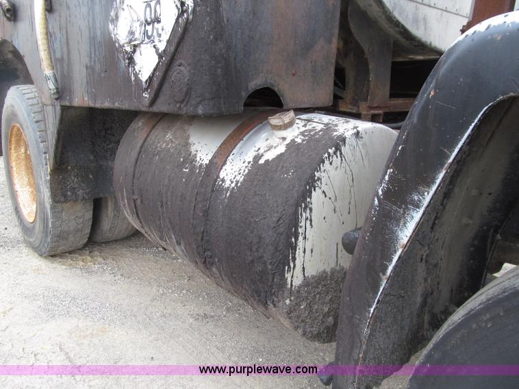 image for item D7381 1988 Volvo FE615 distributor truck