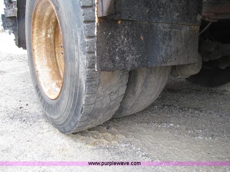 image for item D7381 1988 Volvo FE615 distributor truck