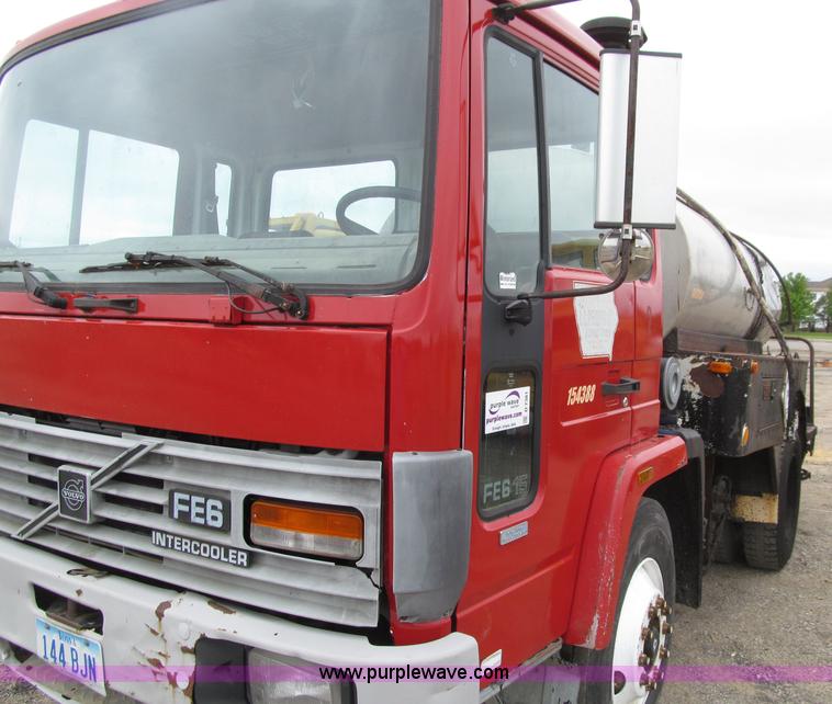 image for item D7381 1988 Volvo FE615 distributor truck