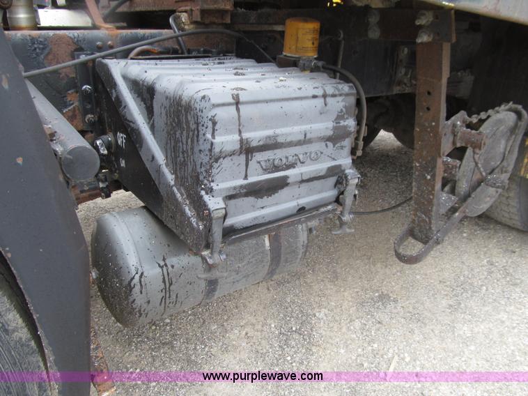 image for item D7381 1988 Volvo FE615 distributor truck