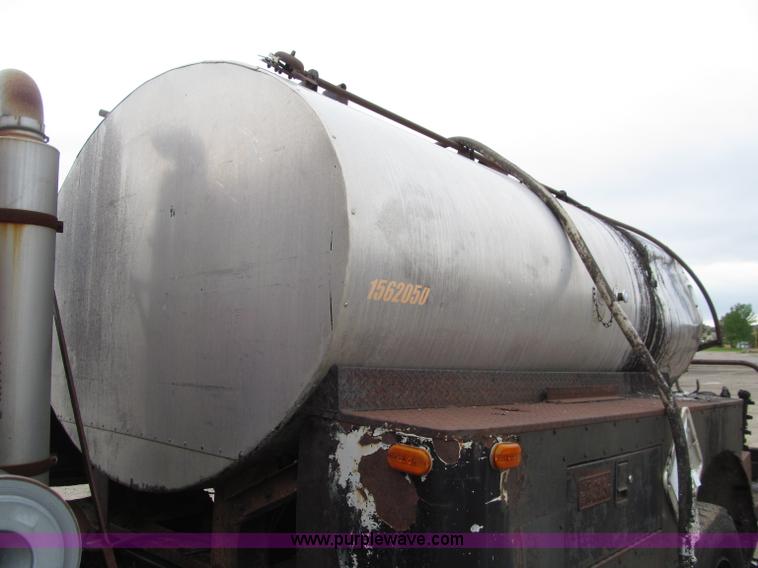 image for item D7381 1988 Volvo FE615 distributor truck