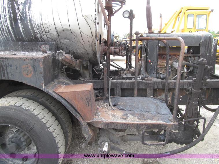 image for item D7381 1988 Volvo FE615 distributor truck