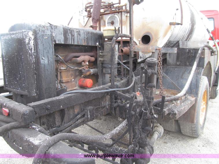 image for item D7381 1988 Volvo FE615 distributor truck