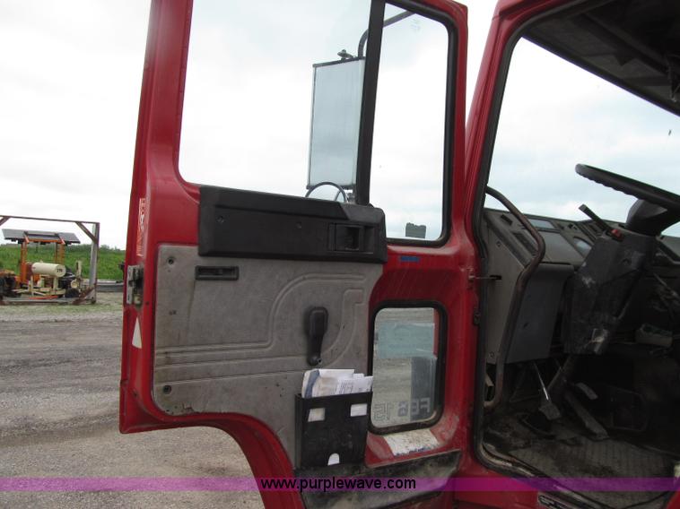 image for item D7381 1988 Volvo FE615 distributor truck