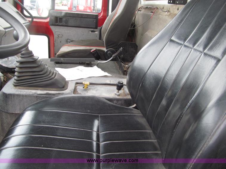 image for item D7381 1988 Volvo FE615 distributor truck