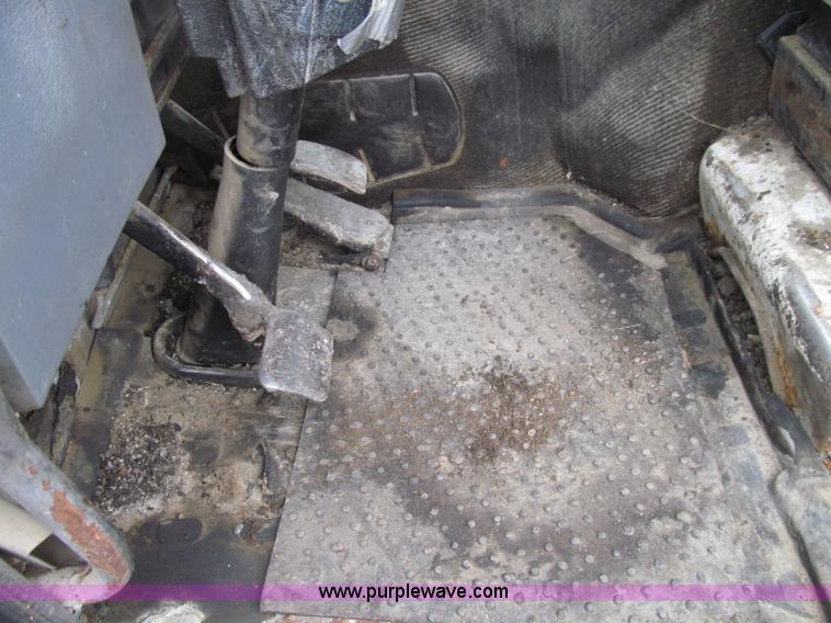 image for item D7381 1988 Volvo FE615 distributor truck