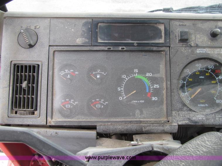 image for item D7381 1988 Volvo FE615 distributor truck