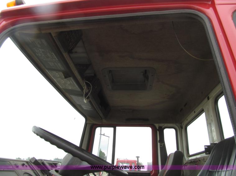 image for item D7381 1988 Volvo FE615 distributor truck