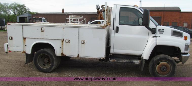image for item D7385 2005 Chevrolet C5500 service truck