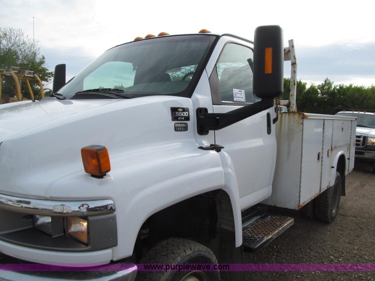 image for item D7385 2005 Chevrolet C5500 service truck
