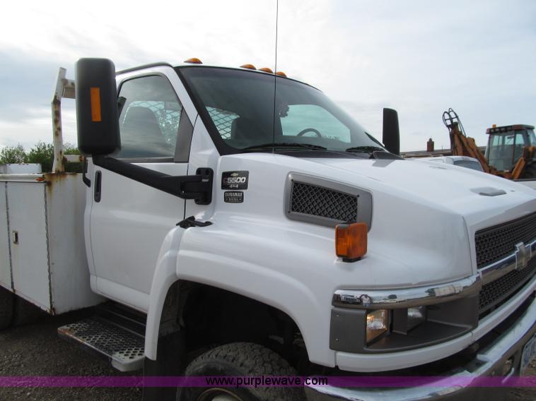 image for item D7385 2005 Chevrolet C5500 service truck