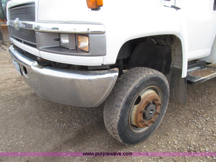 image for item D7385 2005 Chevrolet C5500 service truck