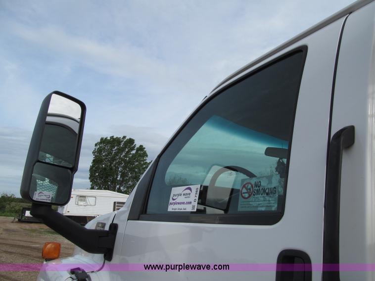 image for item D7385 2005 Chevrolet C5500 service truck