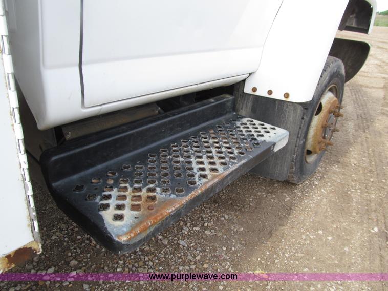 image for item D7385 2005 Chevrolet C5500 service truck