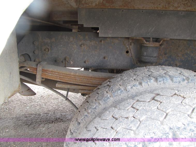 image for item D7385 2005 Chevrolet C5500 service truck