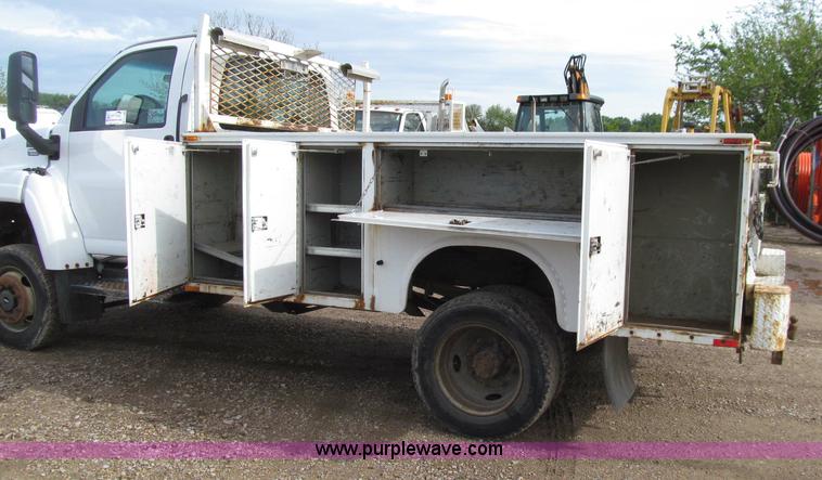 image for item D7385 2005 Chevrolet C5500 service truck