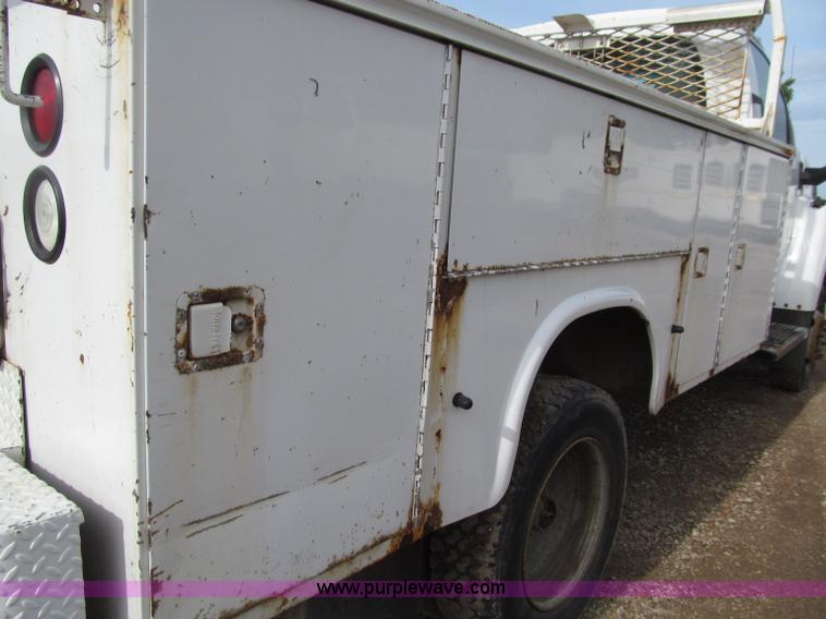 image for item D7385 2005 Chevrolet C5500 service truck