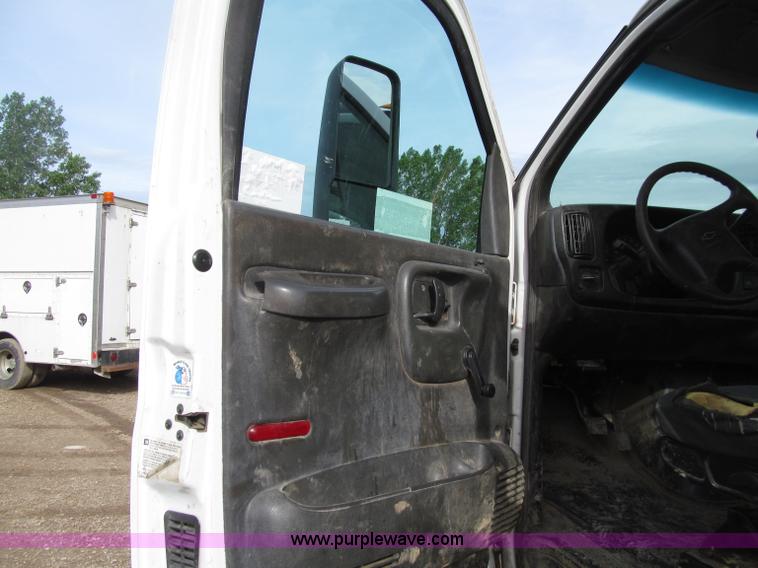 image for item D7385 2005 Chevrolet C5500 service truck