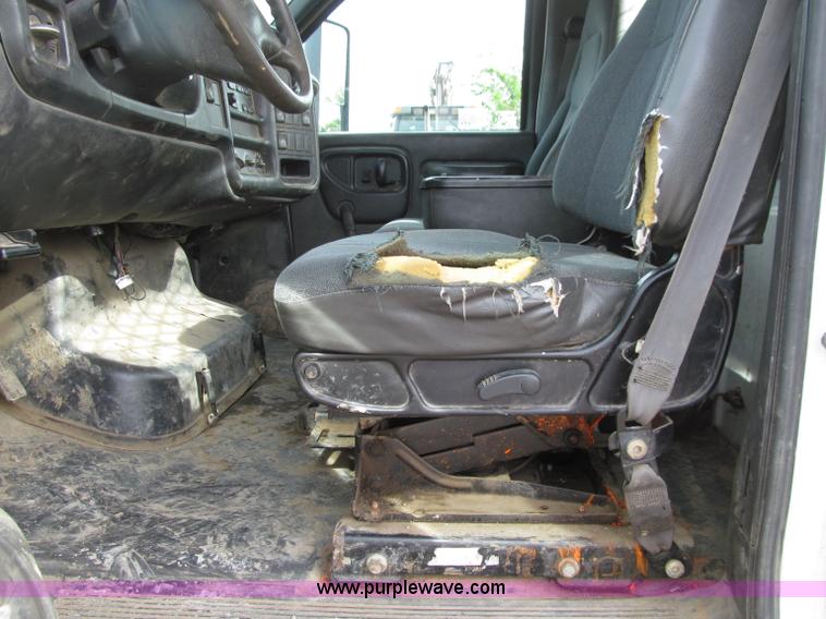 image for item D7385 2005 Chevrolet C5500 service truck