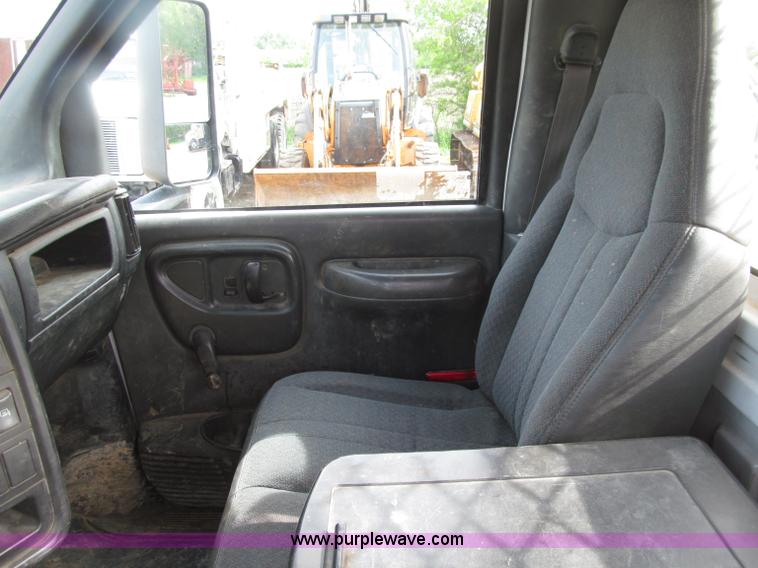 image for item D7385 2005 Chevrolet C5500 service truck