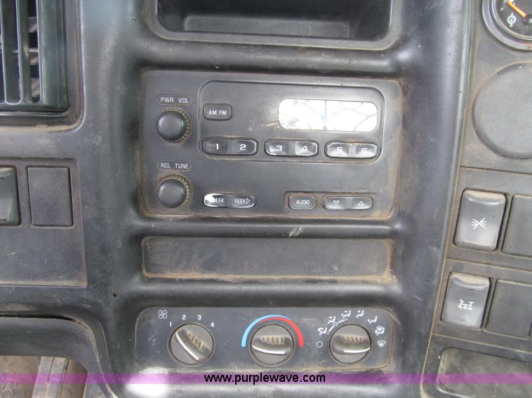 image for item D7385 2005 Chevrolet C5500 service truck