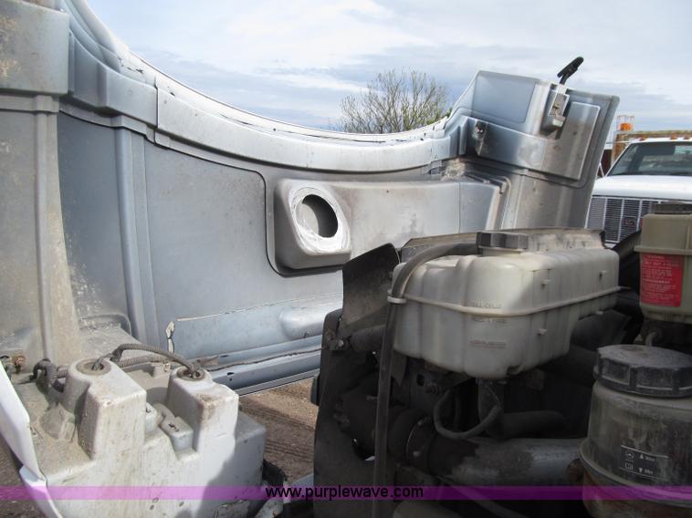 image for item D7385 2005 Chevrolet C5500 service truck