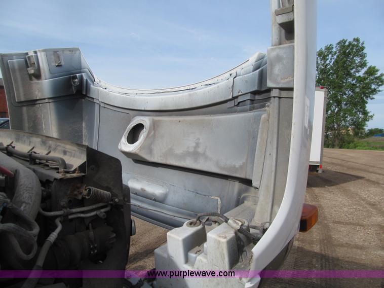 image for item D7385 2005 Chevrolet C5500 service truck