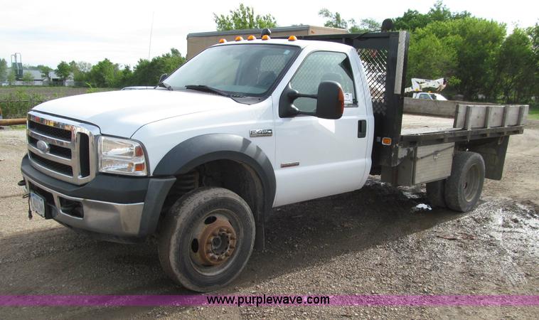 image for item D7386 2007 Ford F450 XLT Super Duty flatbed truck