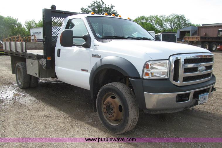 image for item D7386 2007 Ford F450 XLT Super Duty flatbed truck