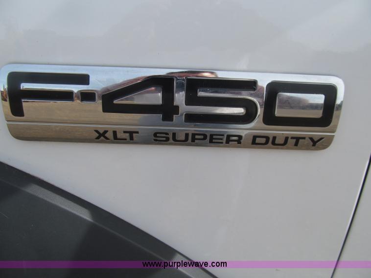 image for item D7386 2007 Ford F450 XLT Super Duty flatbed truck