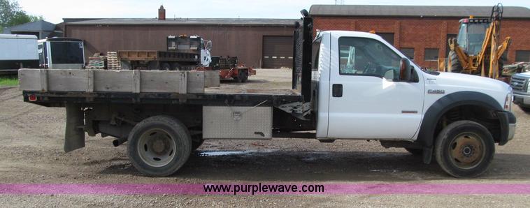 image for item D7386 2007 Ford F450 XLT Super Duty flatbed truck