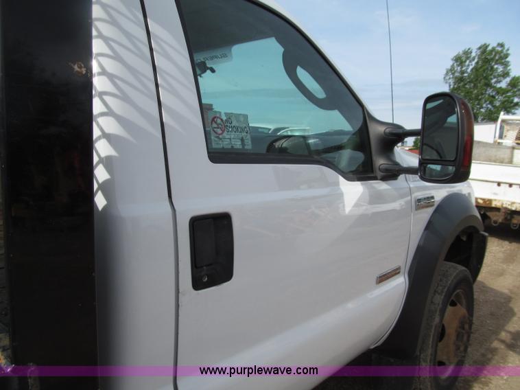 image for item D7386 2007 Ford F450 XLT Super Duty flatbed truck