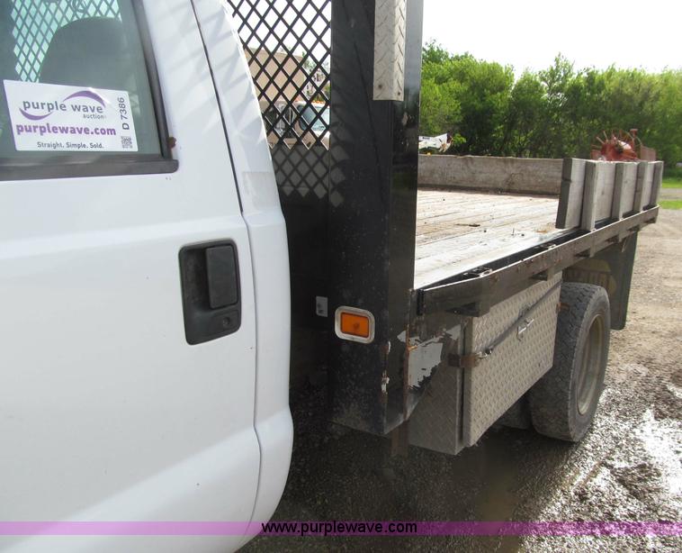 image for item D7386 2007 Ford F450 XLT Super Duty flatbed truck