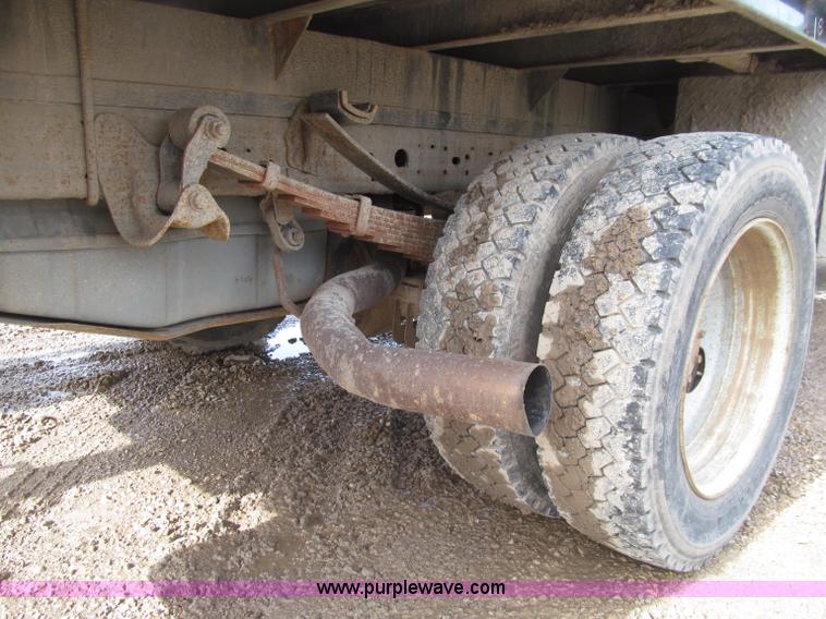 image for item D7386 2007 Ford F450 XLT Super Duty flatbed truck