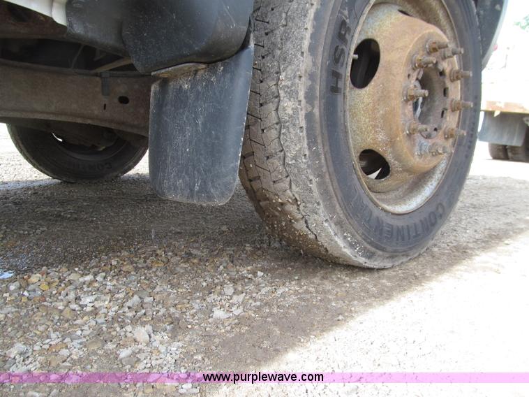 image for item D7386 2007 Ford F450 XLT Super Duty flatbed truck