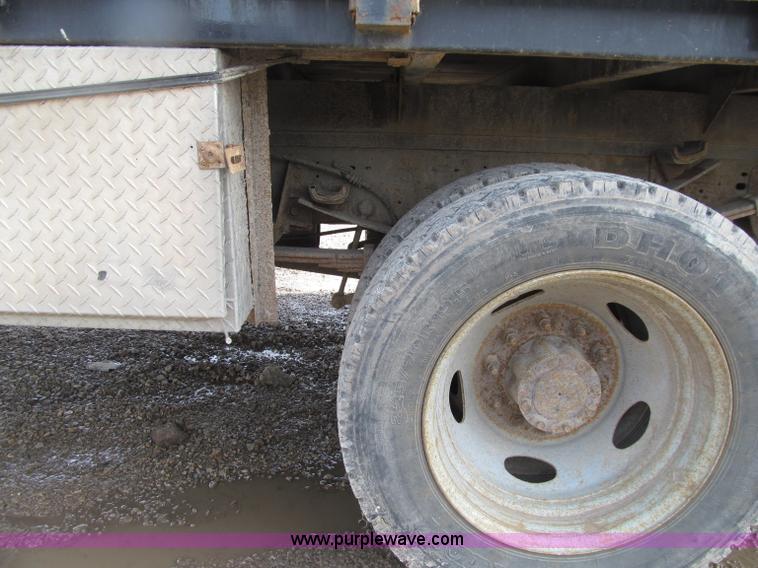 image for item D7386 2007 Ford F450 XLT Super Duty flatbed truck