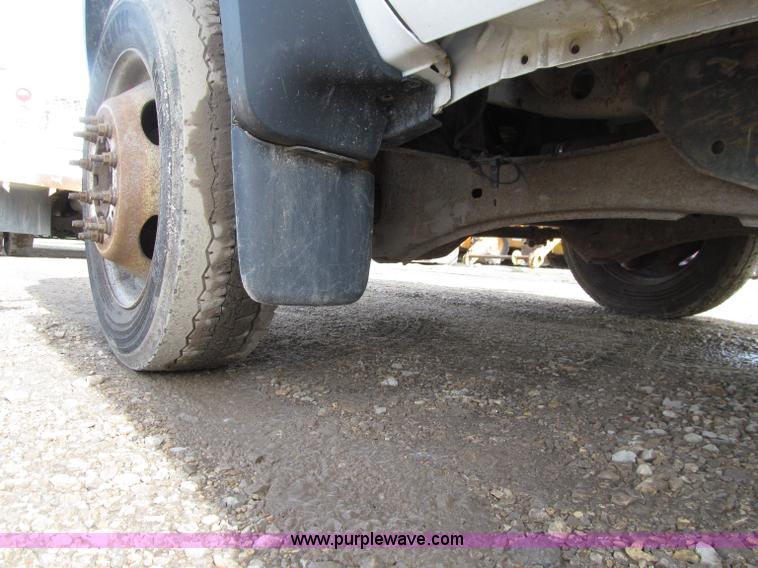 image for item D7386 2007 Ford F450 XLT Super Duty flatbed truck