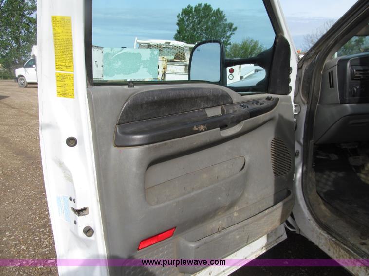 image for item D7386 2007 Ford F450 XLT Super Duty flatbed truck