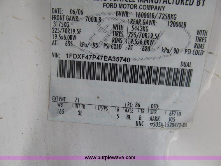 image for item D7386 2007 Ford F450 XLT Super Duty flatbed truck