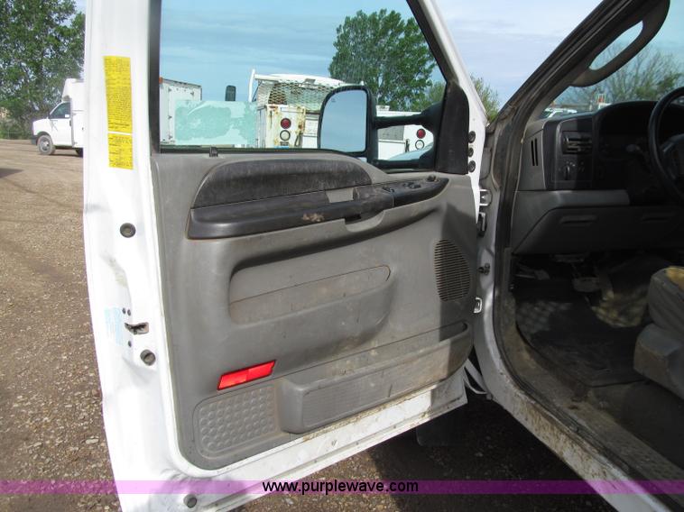 image for item D7386 2007 Ford F450 XLT Super Duty flatbed truck