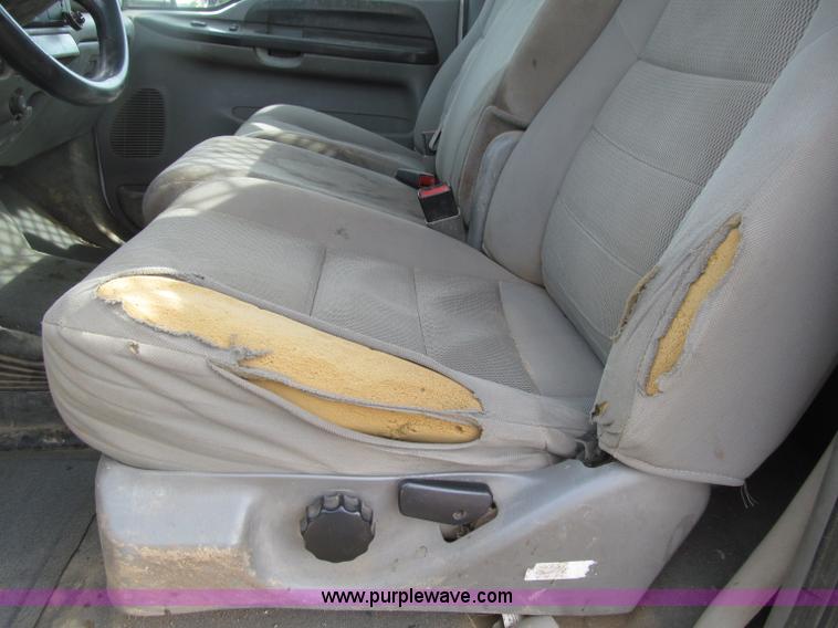 image for item D7386 2007 Ford F450 XLT Super Duty flatbed truck