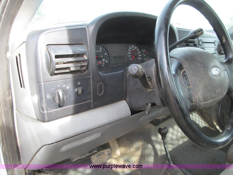 image for item D7386 2007 Ford F450 XLT Super Duty flatbed truck