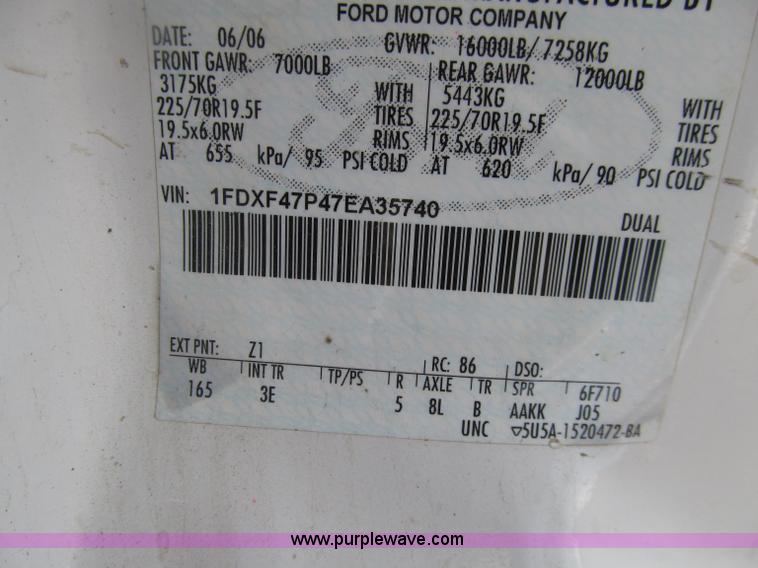 image for item D7386 2007 Ford F450 XLT Super Duty flatbed truck