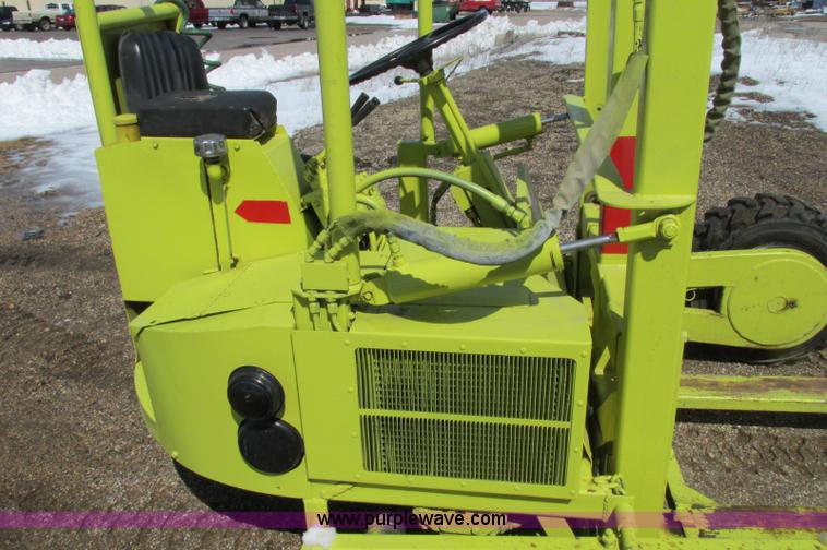 image for item E5132 Donkey 12 forklift