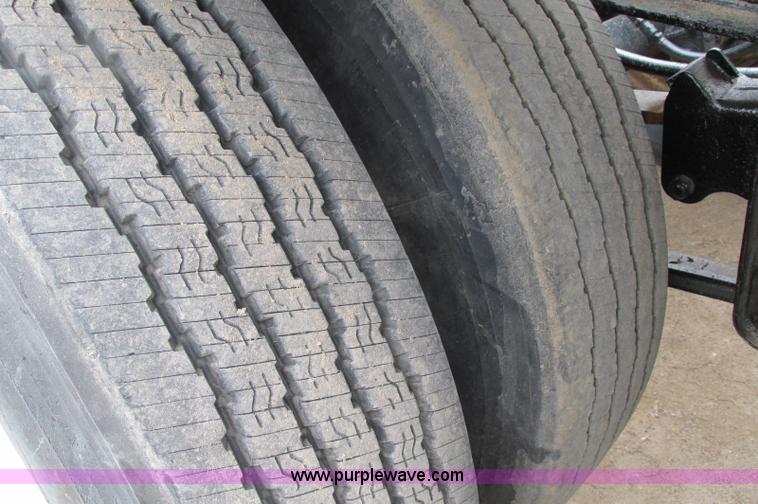 image for item E5133 2000 Circle R SS443-6LS tri axle side dump trailer