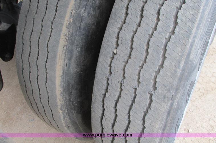 image for item E5133 2000 Circle R SS443-6LS tri axle side dump trailer