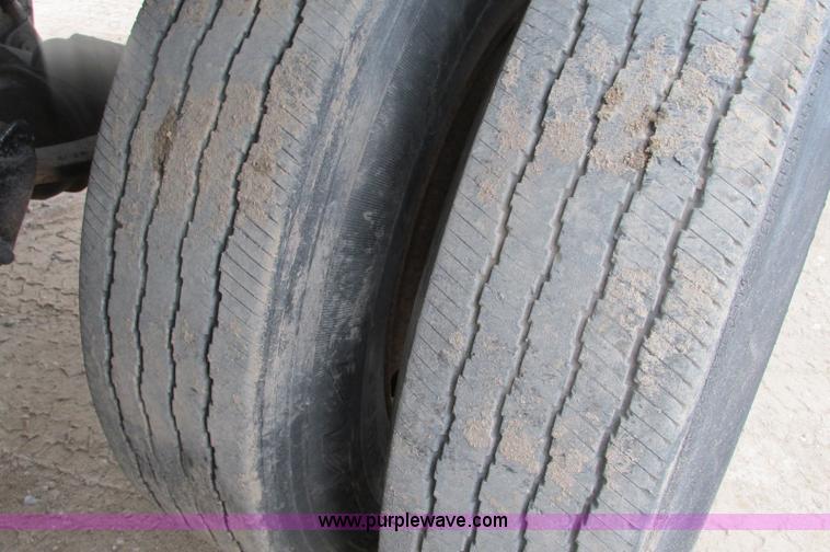 image for item E5133 2000 Circle R SS443-6LS tri axle side dump trailer